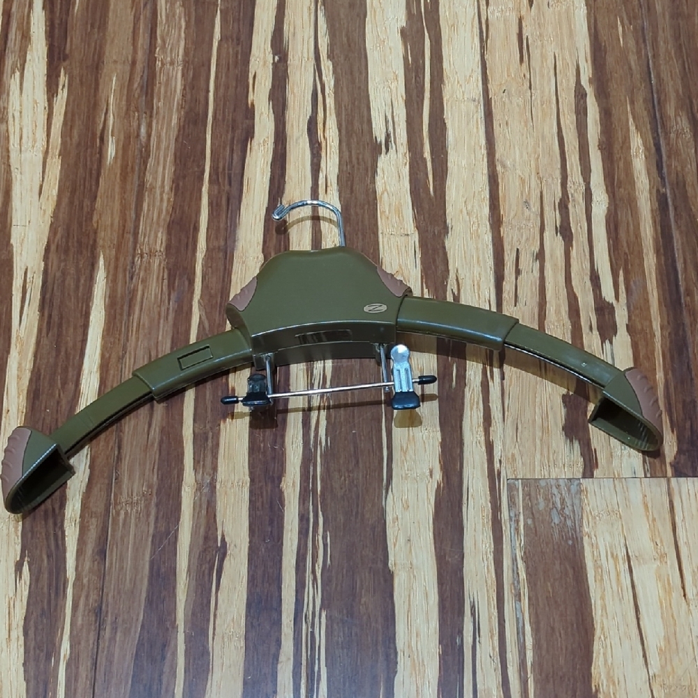 Collapsible Suit Hanger with Clips